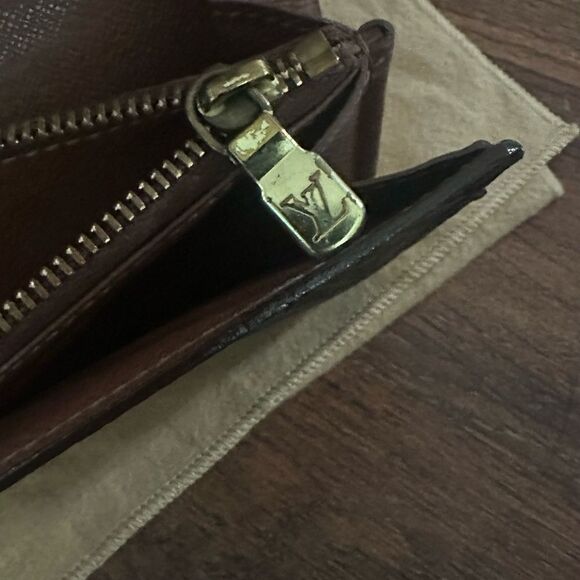 Louis Vuitton Monogram Wallet - Picture 12 of 15